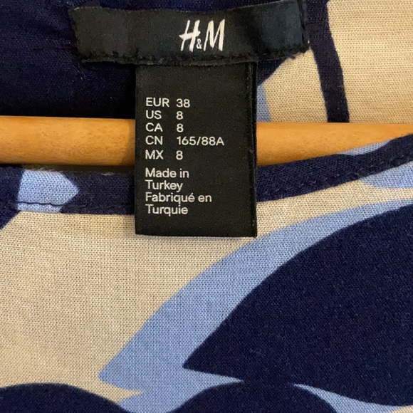 H&M size 8 blue floral crop blouse - Picture 2 of 3